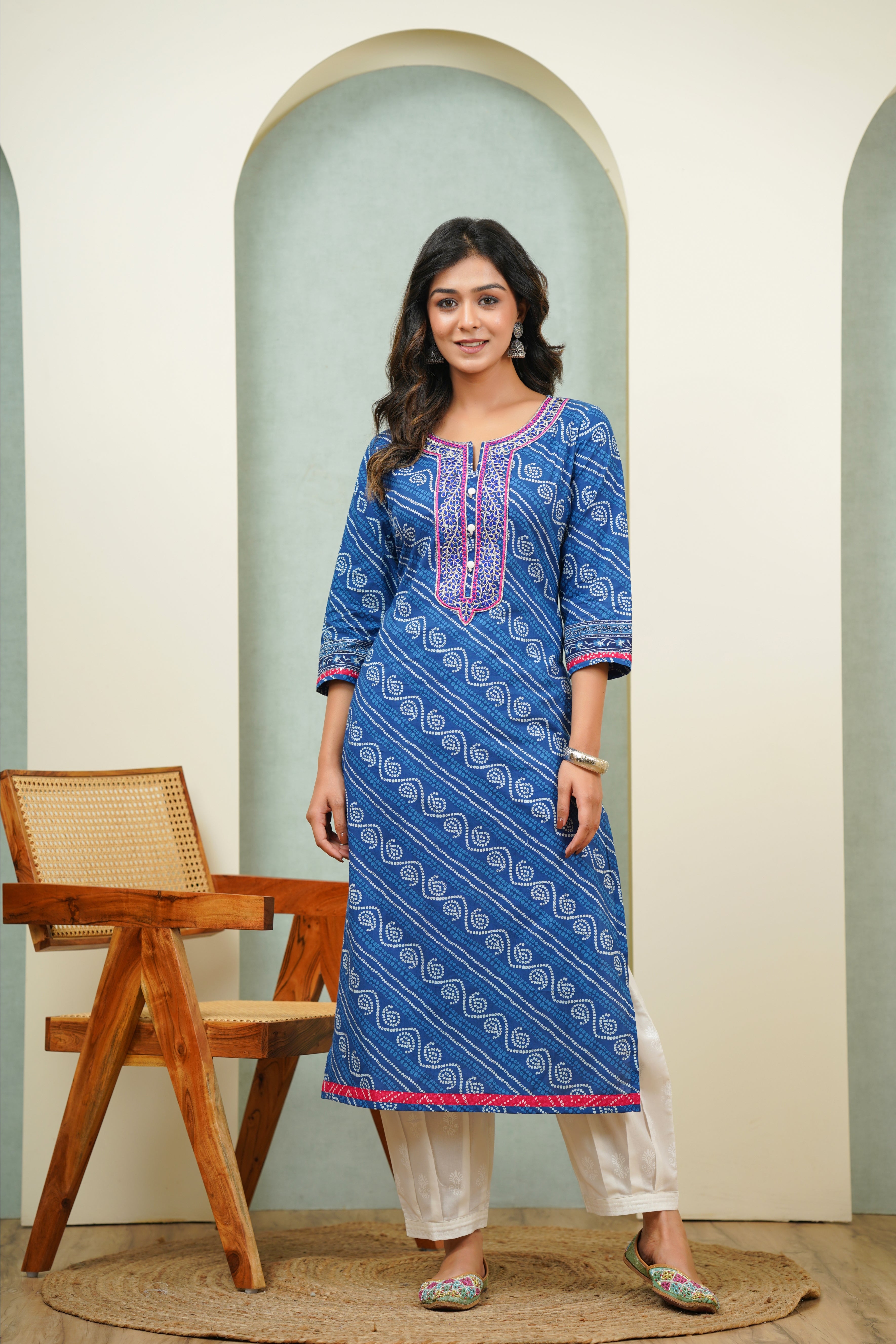 Embroidered Blue Bhandhej Cotton Kurta