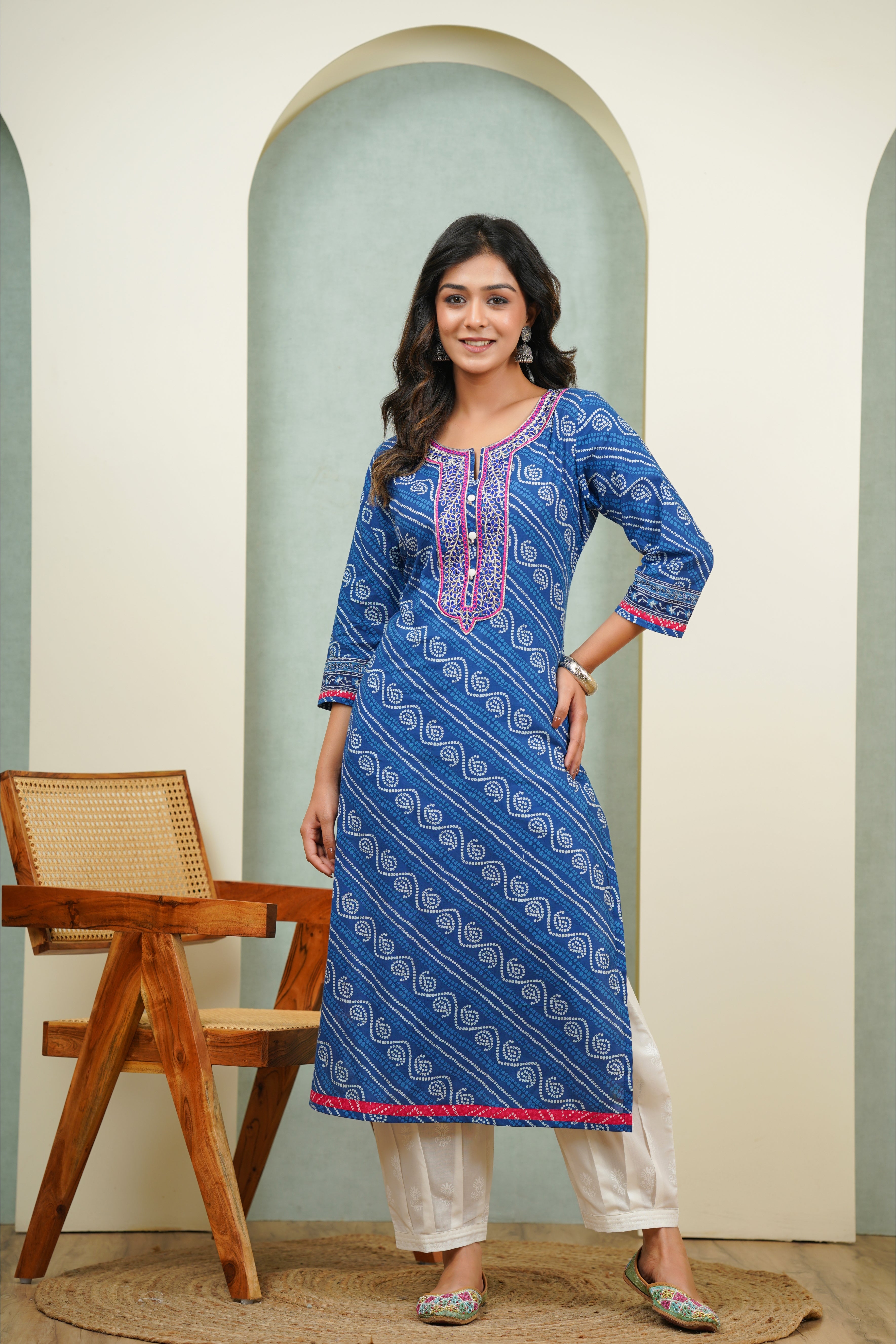 Embroidered Blue Bhandhej Cotton Kurta