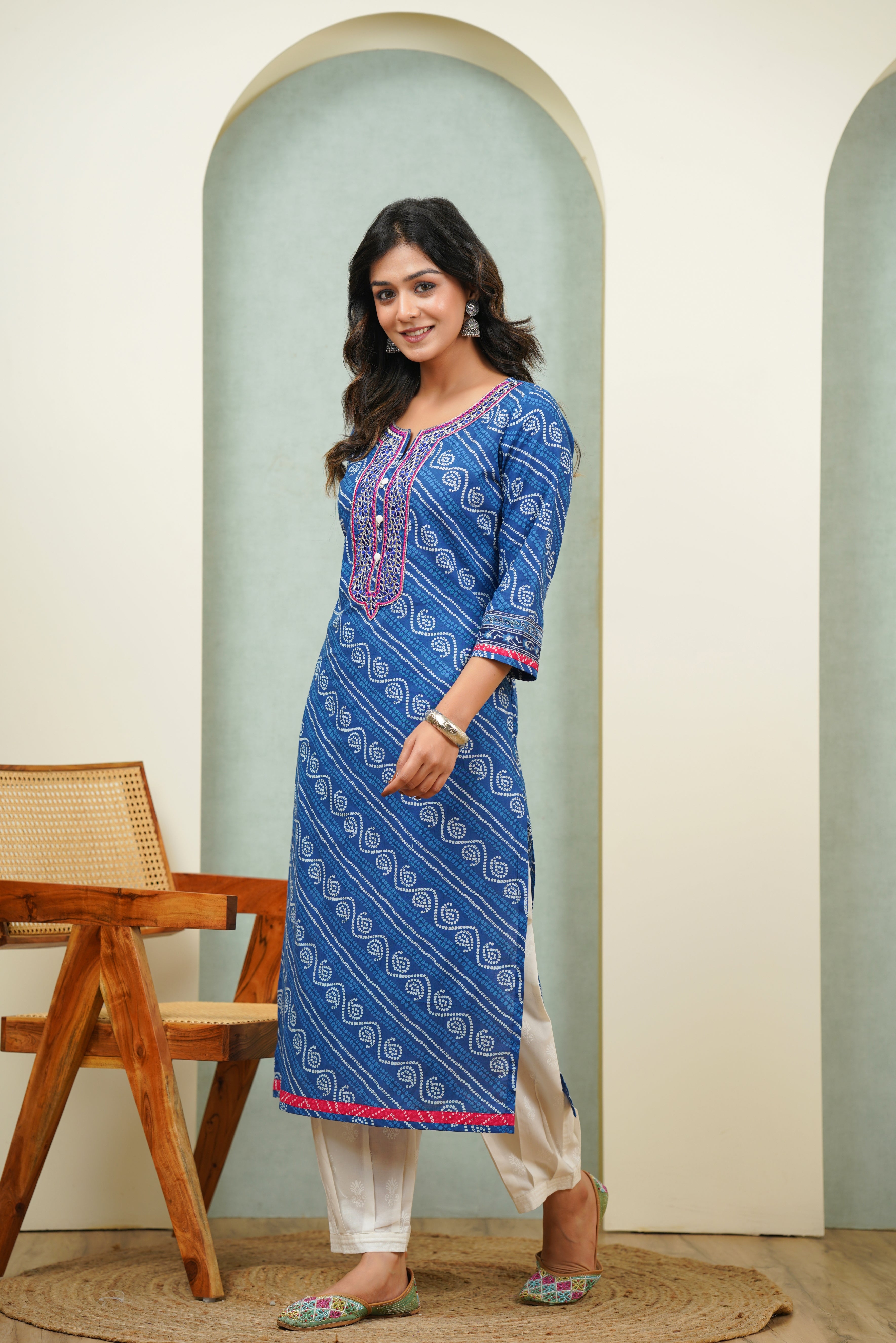 Embroidered Blue Bhandhej Cotton Kurta